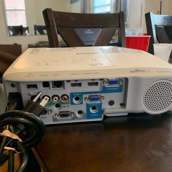 Epson 98H Projector - Picture 3 of 3